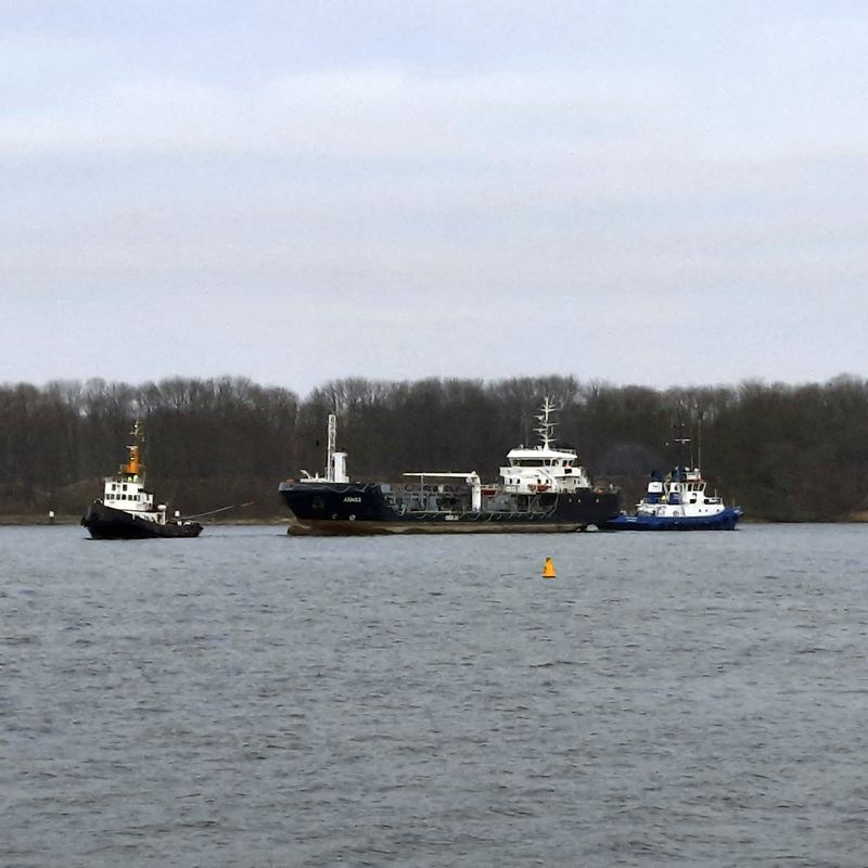 Annika im Schlepptau auf dem Weg nach Stralsund