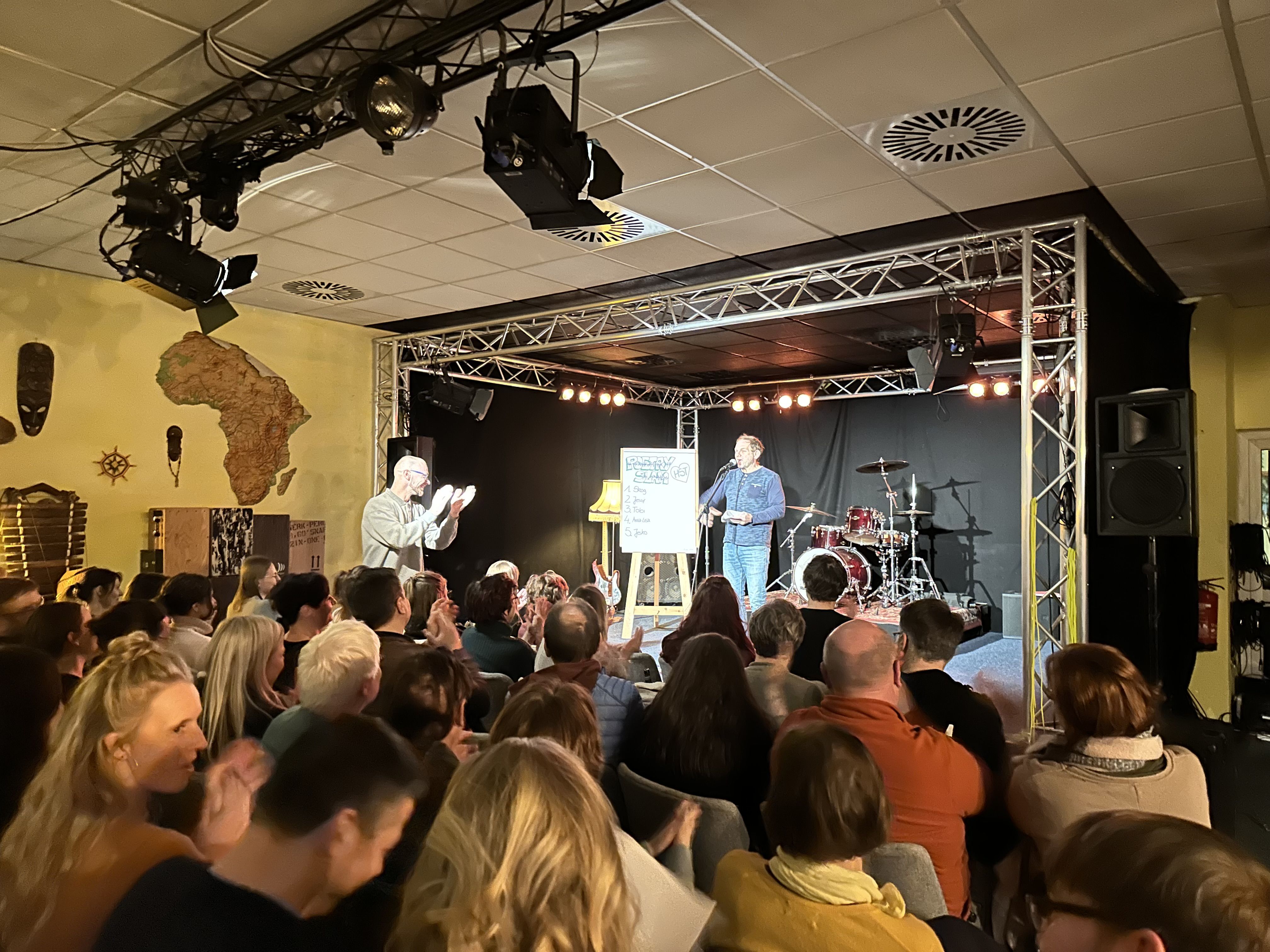 Foto Poetry Slam Bühne Blechwerk